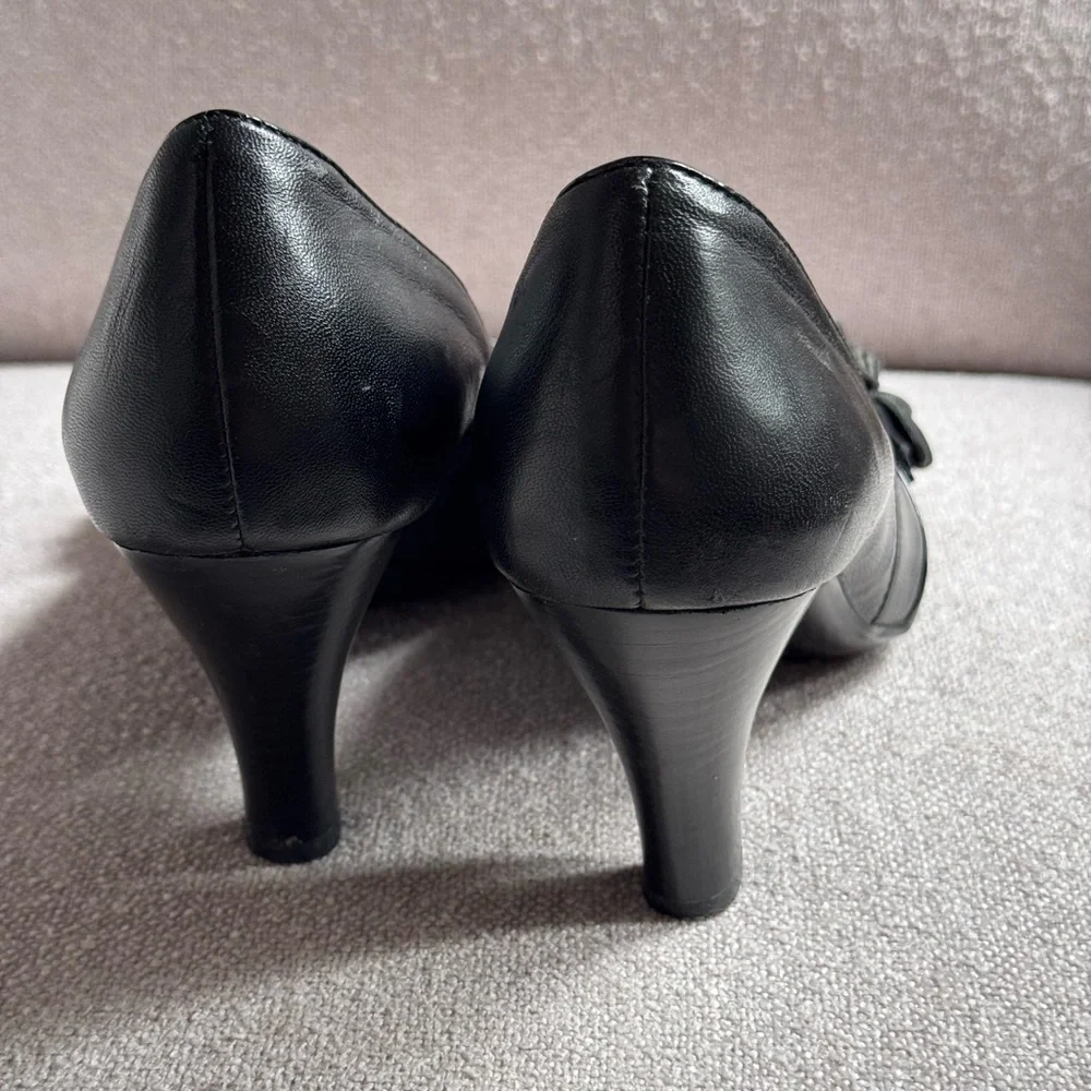 Women’s Sofft Black Skip On Heels Size 6M EUC - Picture 4 of 6